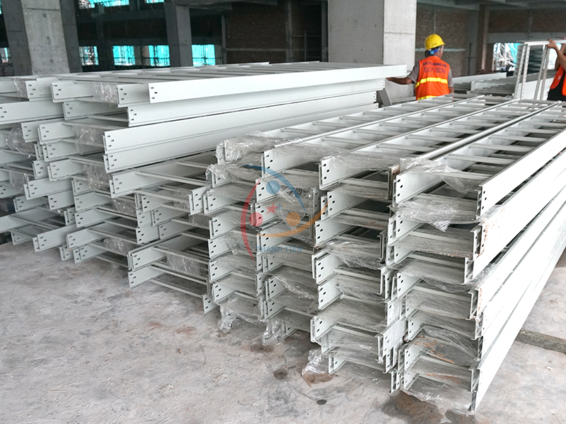 Địa chỉ sản xuất thang cáp 300×100 tại Hà Nội